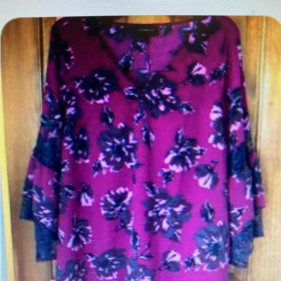 Lane Bryant Floral Blouse w/Lace Detailed Flare Sleeve Tunic - NWT - Size 26/28 - Picture 3 of 15